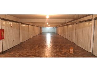 Garagem (BOX) com 18 m2 em Mem Martins