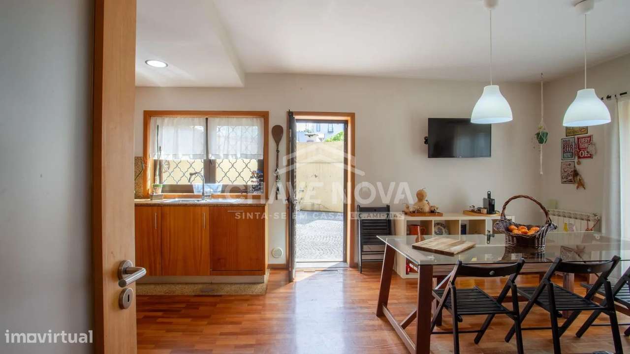 Moradia V3 de quatro frentes - Perosinho-6