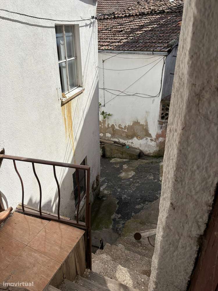 Apartamento T4 com 4 casas de banho e terraço-7