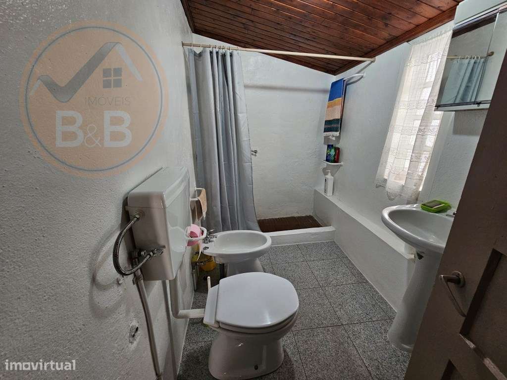 Moradia T4, em pedra, com terreno de 2.366 m² e Espigueiro datado d...-27