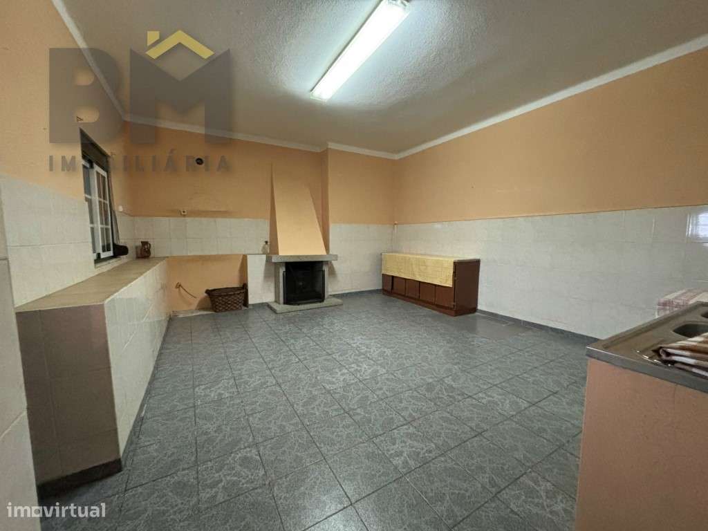 Moradia T4 com 5000m2 de terreno - Escalos de Baixo (Castelo Branco)-23