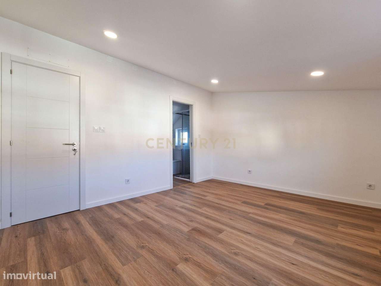 Moradia isolada c/ 4 assoalhadas totalmente remodelada c/ possibilidad-19