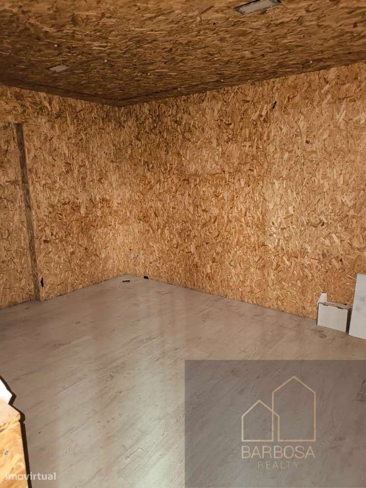 Armazém Ermesinde - 320m2 cobertos + 100m2 descobertos - zona Travagem - Grande imagem: 5/14