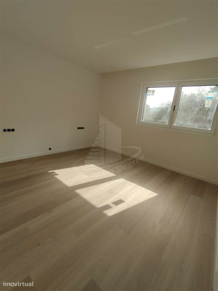 Moradia de 2 pisos com vistas fabulosas-33