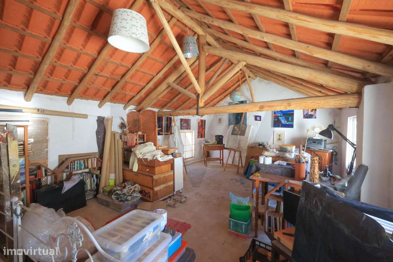 Armazém com quintal passivel de converter em habitação. - Grande imagem: 2/14