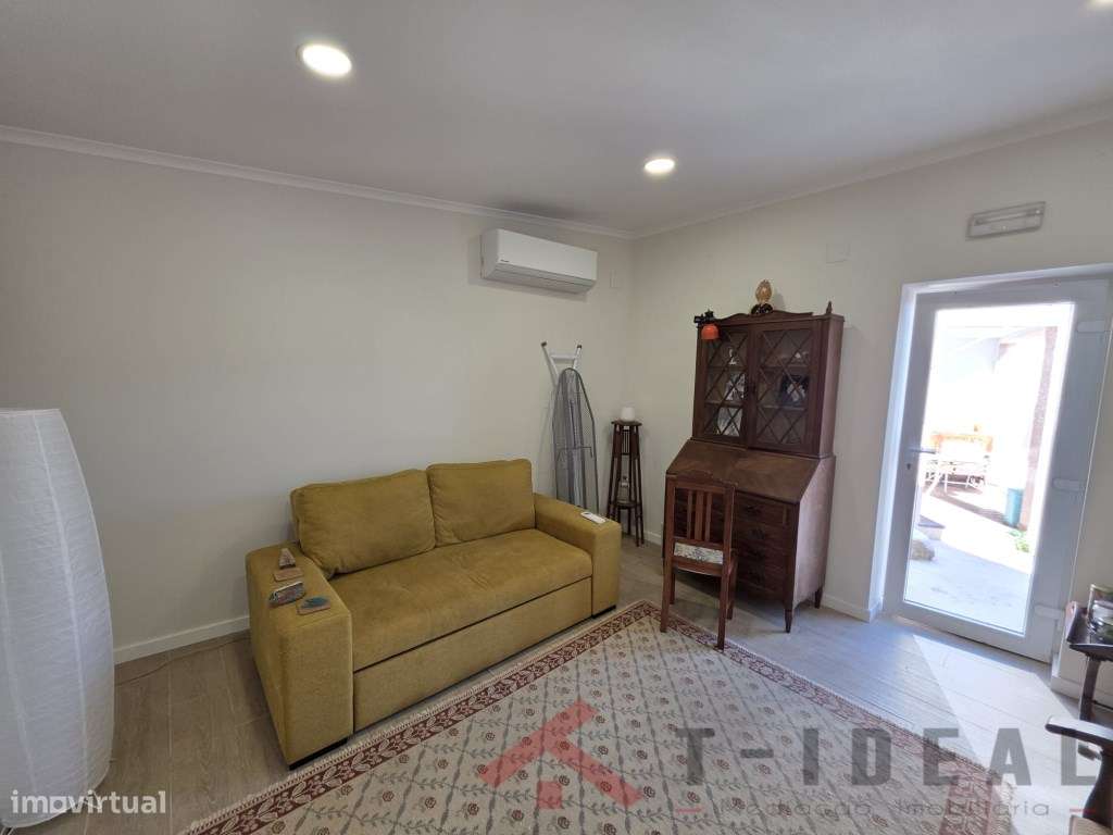 Moradia Renovada com Espaço Exterior-20