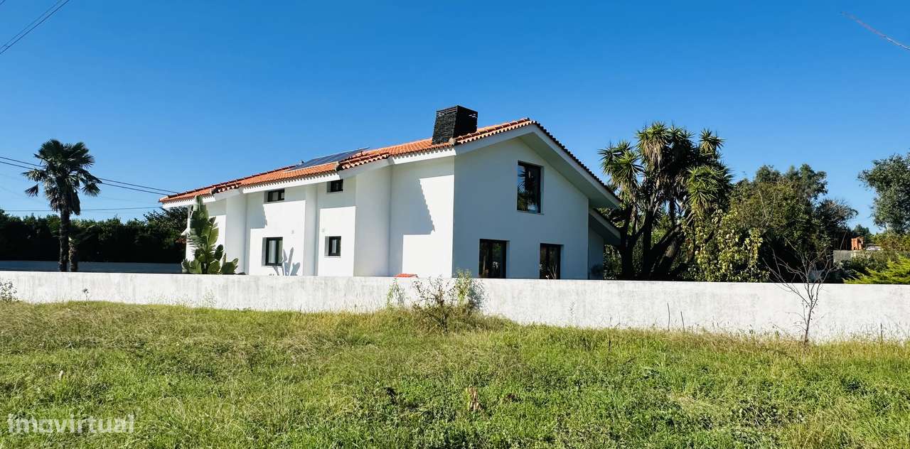 Moradia T4 de charme com grande jardim em zona tranquila-51