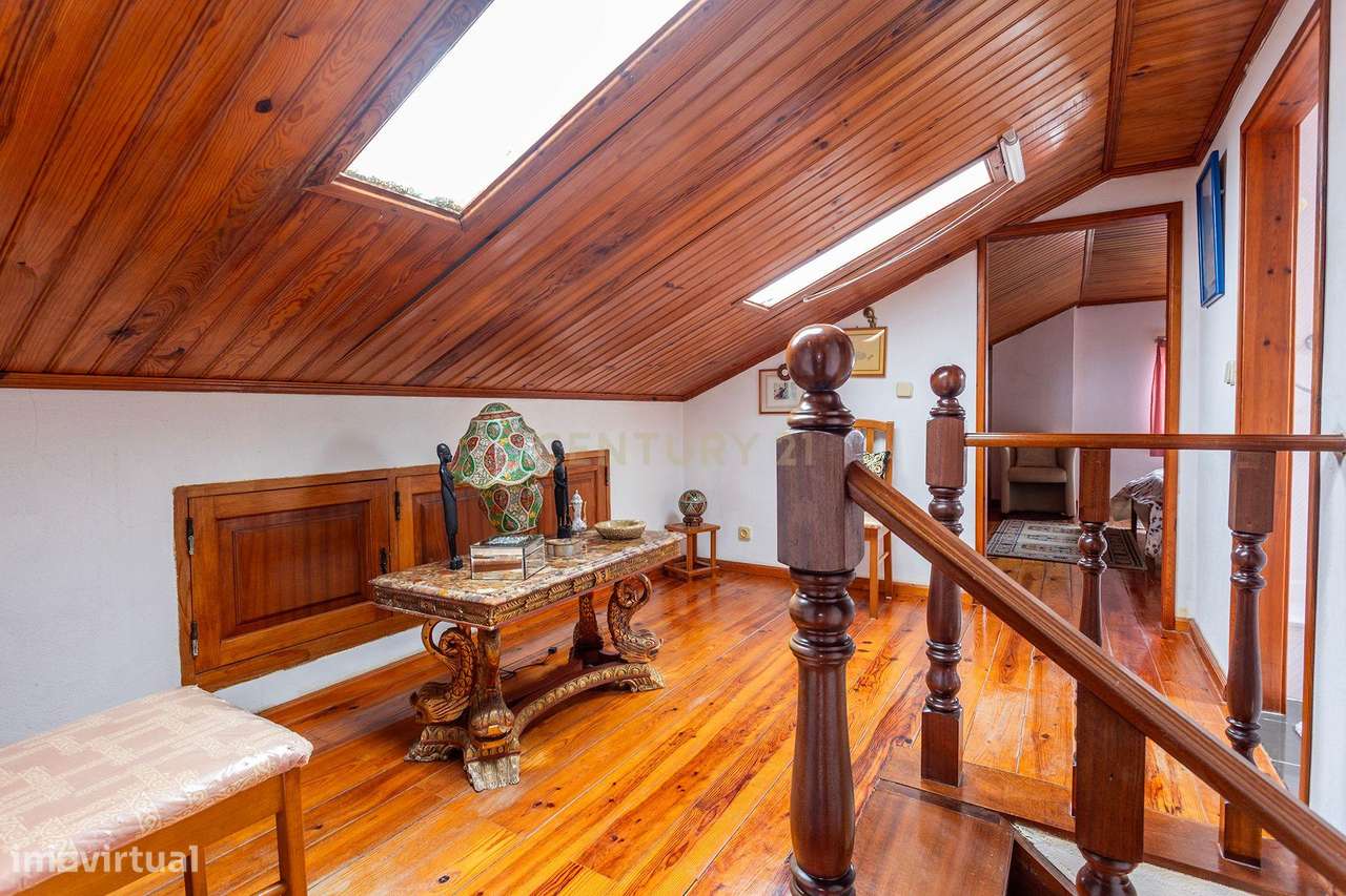 Moradia com características únicas na Aroeira-23