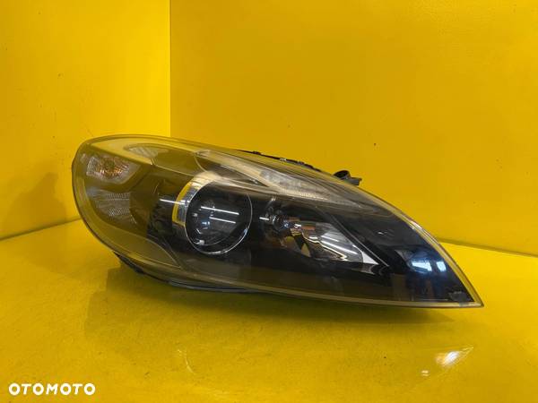 LAMPA PRAWA VOLVO V40 12- XENON 31420008 - 1