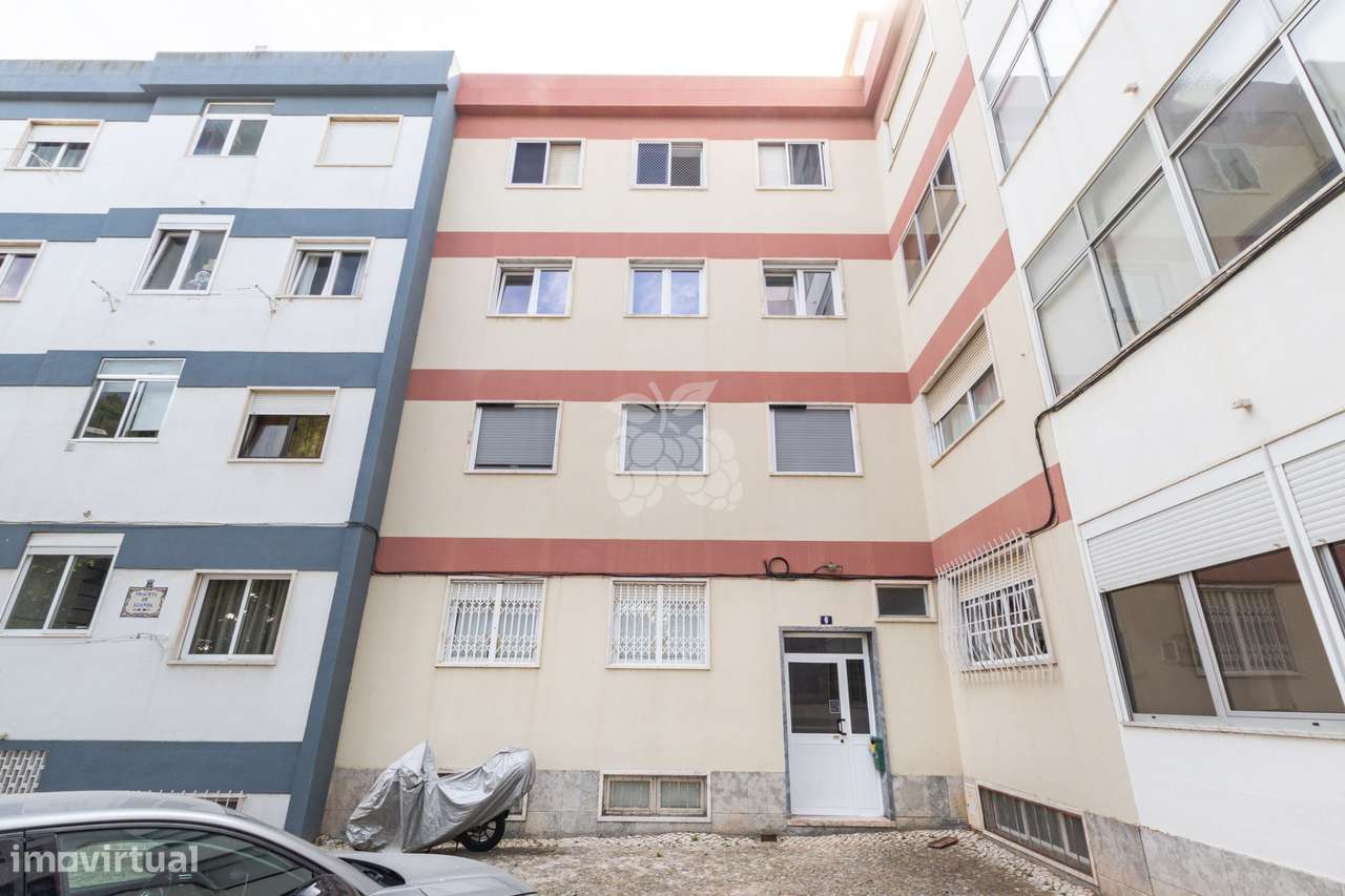 Apartamento T4 Remodelado-31