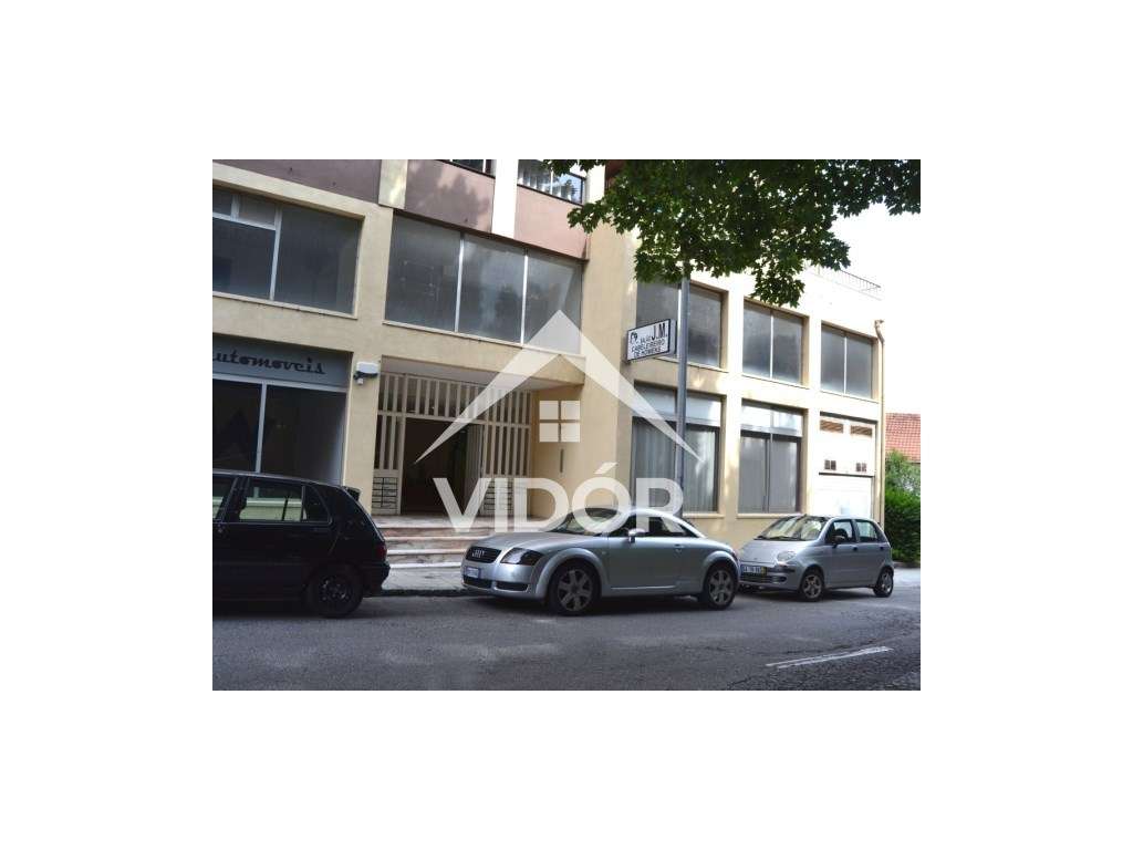 Conjunto de Escritórios no Candal - Oportunidade de Investimento-12