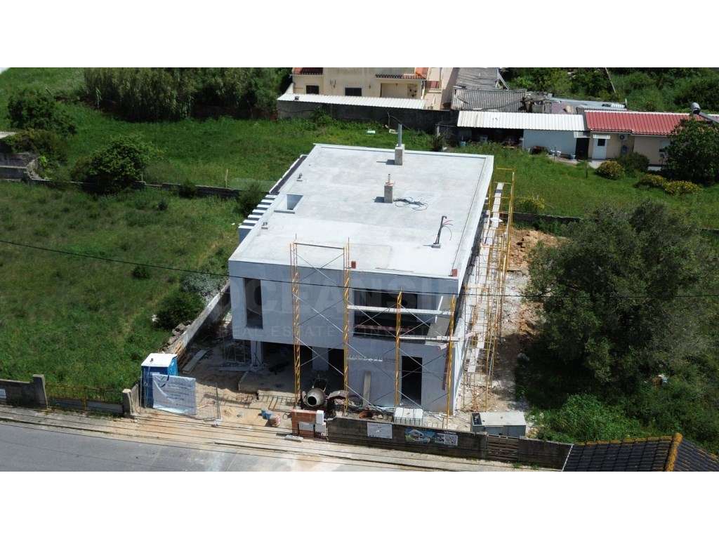 Moradia T4 com piscina, junto a Manique de cima-29