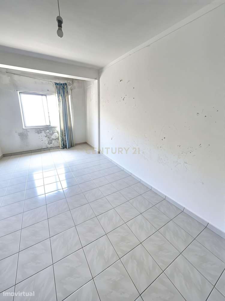 T2 com 87m² | Boas Áreas | 2 Frentes | Zona Calma | Excelente Oportuni-5