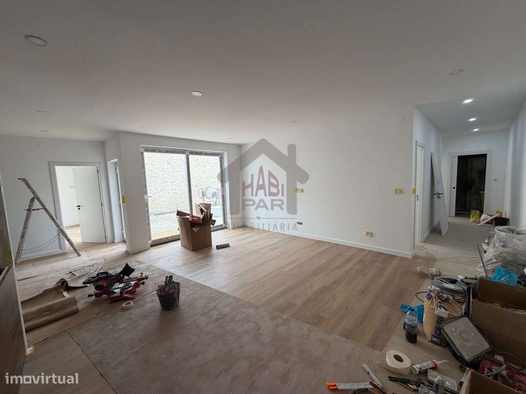 Excelente Moradia T3+1 Centro de Benavente-19