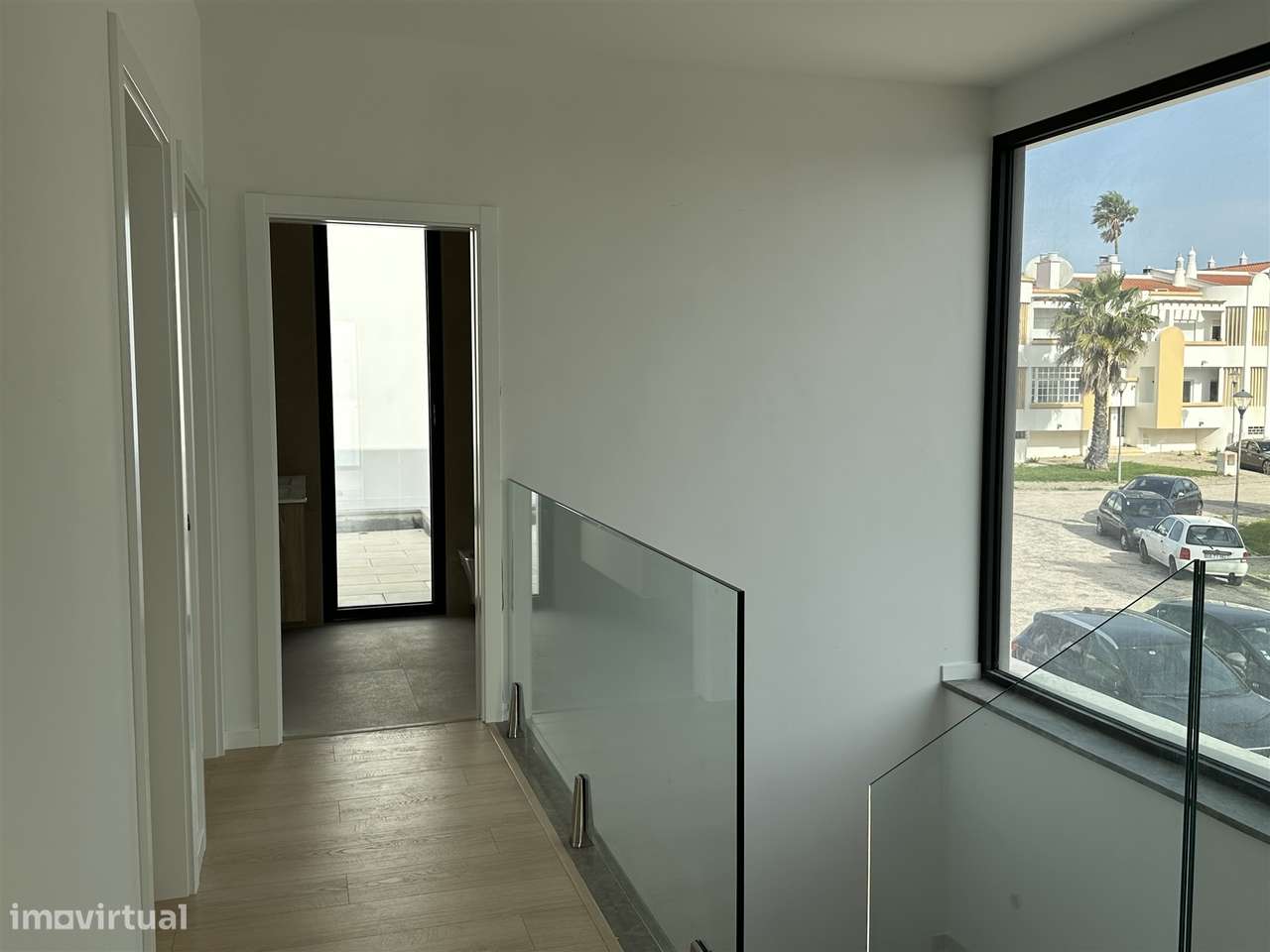 Moradia Unifamiliar de Luxo com Piscina e Jardim-22