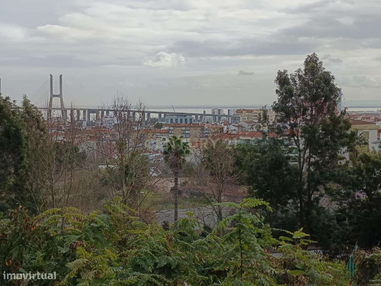 Terraços da Ponte - T3  com Varanda, Box e Vista Tejo-15