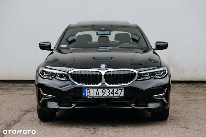 BMW Seria 3 330i xDrive - 24