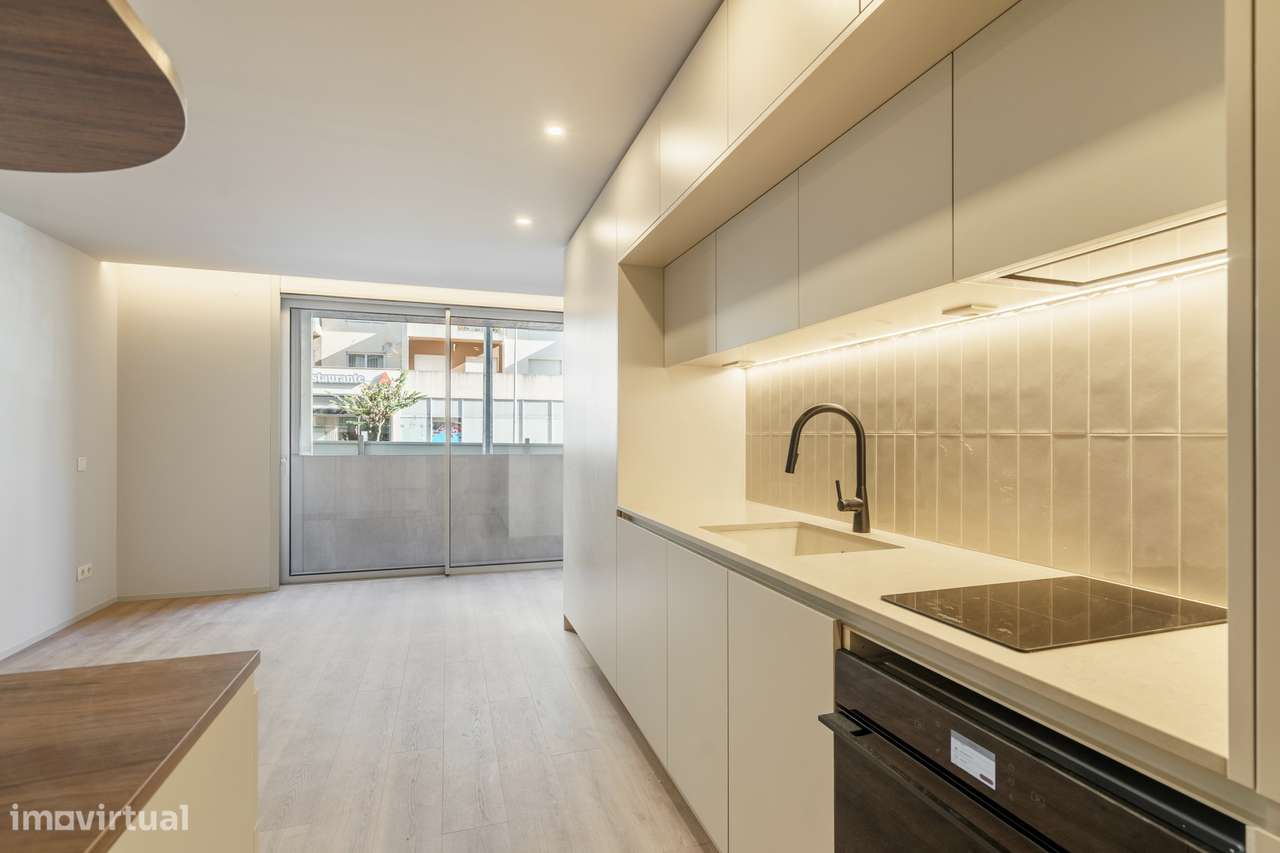 Estúdio T0 com Varanda em Edíficio Emblemático - Grande imagem: 4/16