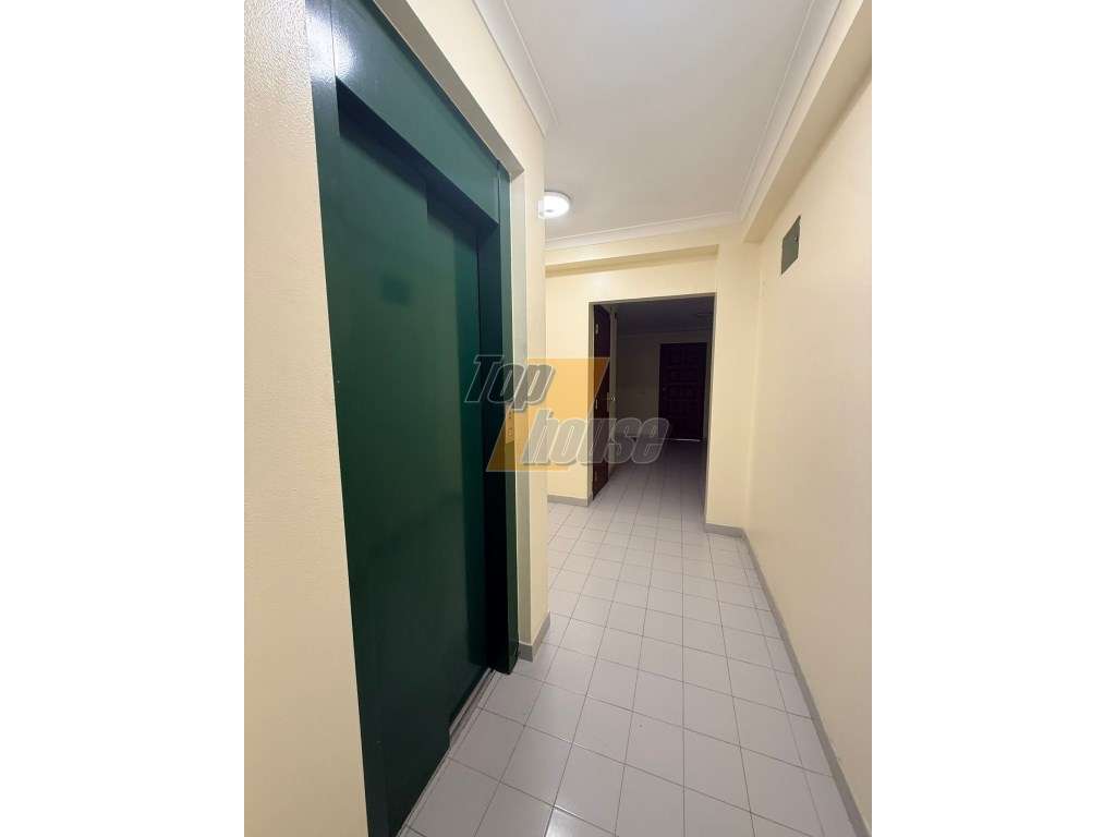Apartamento T3 com arrecadação - Parque da Paz-24