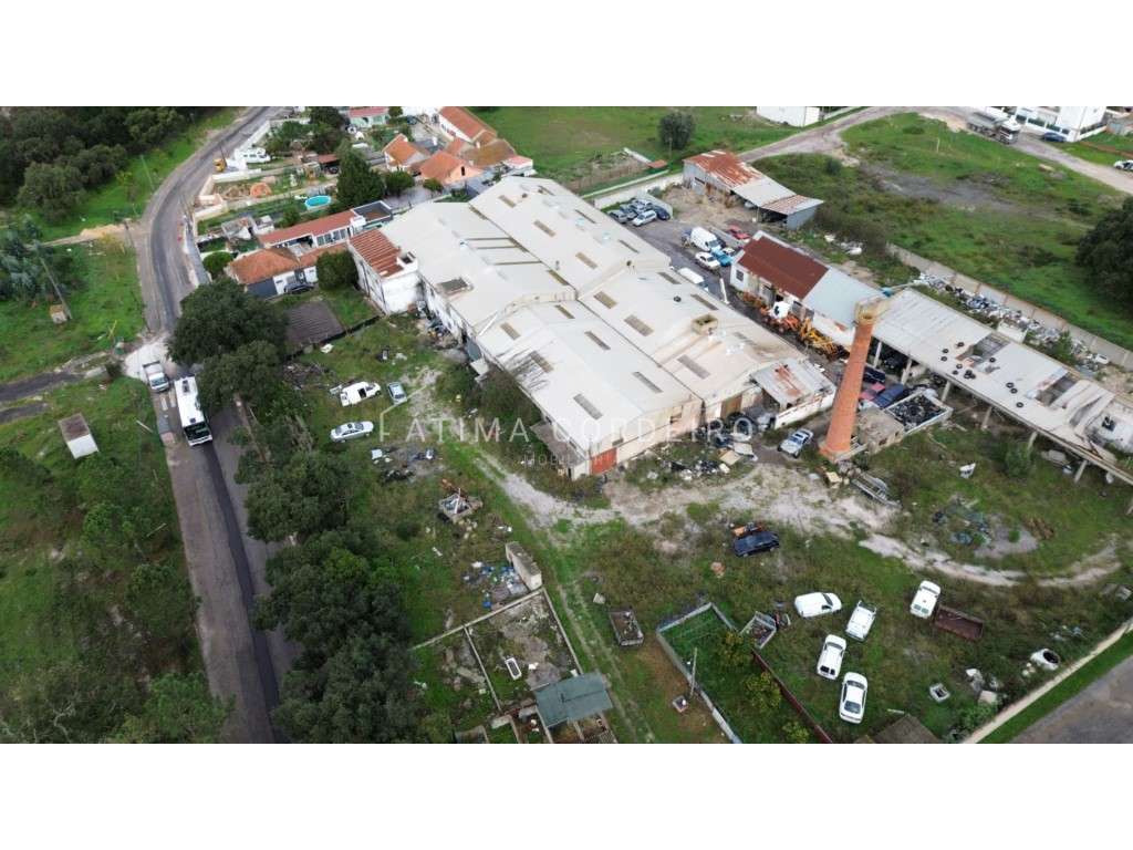 Antiga Fábrica à Venda em Coina - Ideal para Fins Industriais

Es...-3