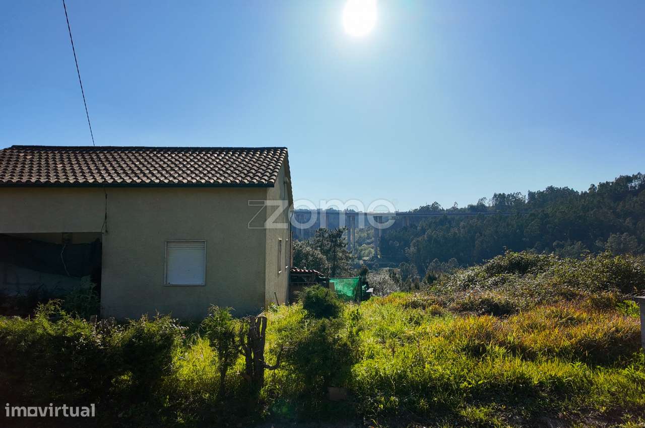 Moradia T2 + 2 localizada na Portela do Casal Novo, Almalaguês - Grande imagem: 3/38