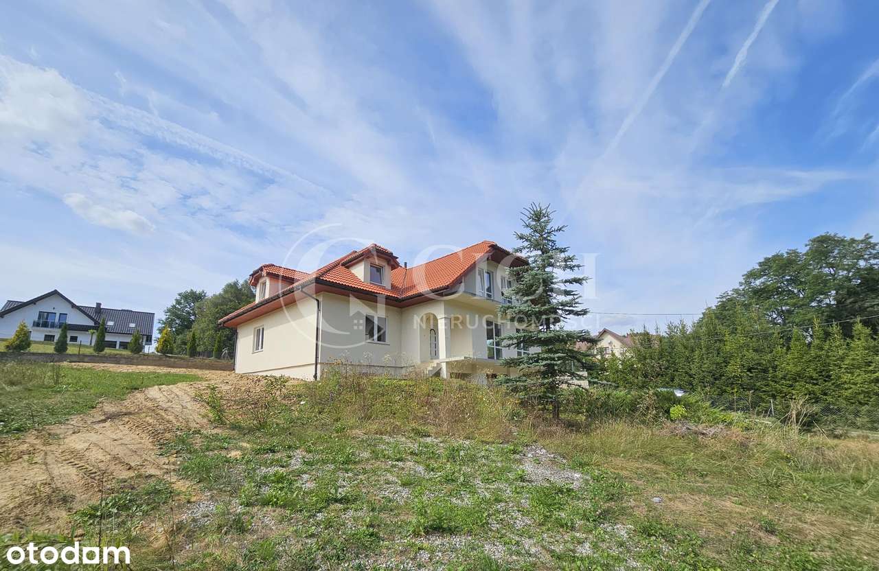 Przestronny dom w malowniczej okolicy.-6