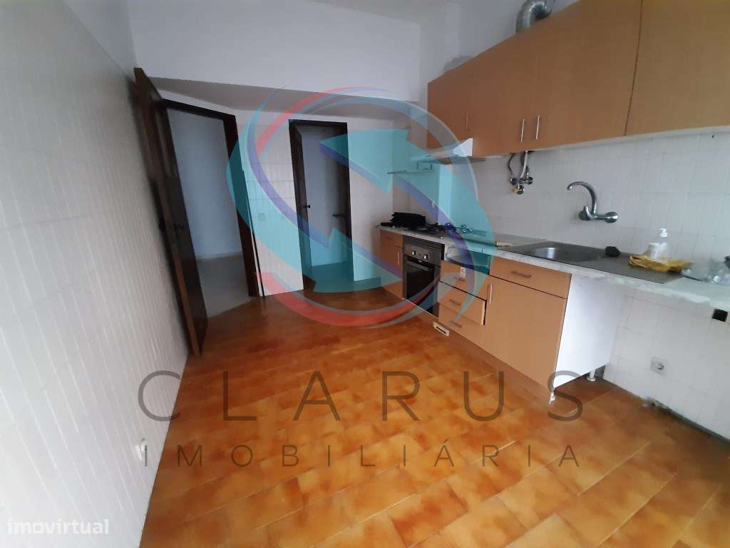 Excelente Apartamento T2 -Almada-7