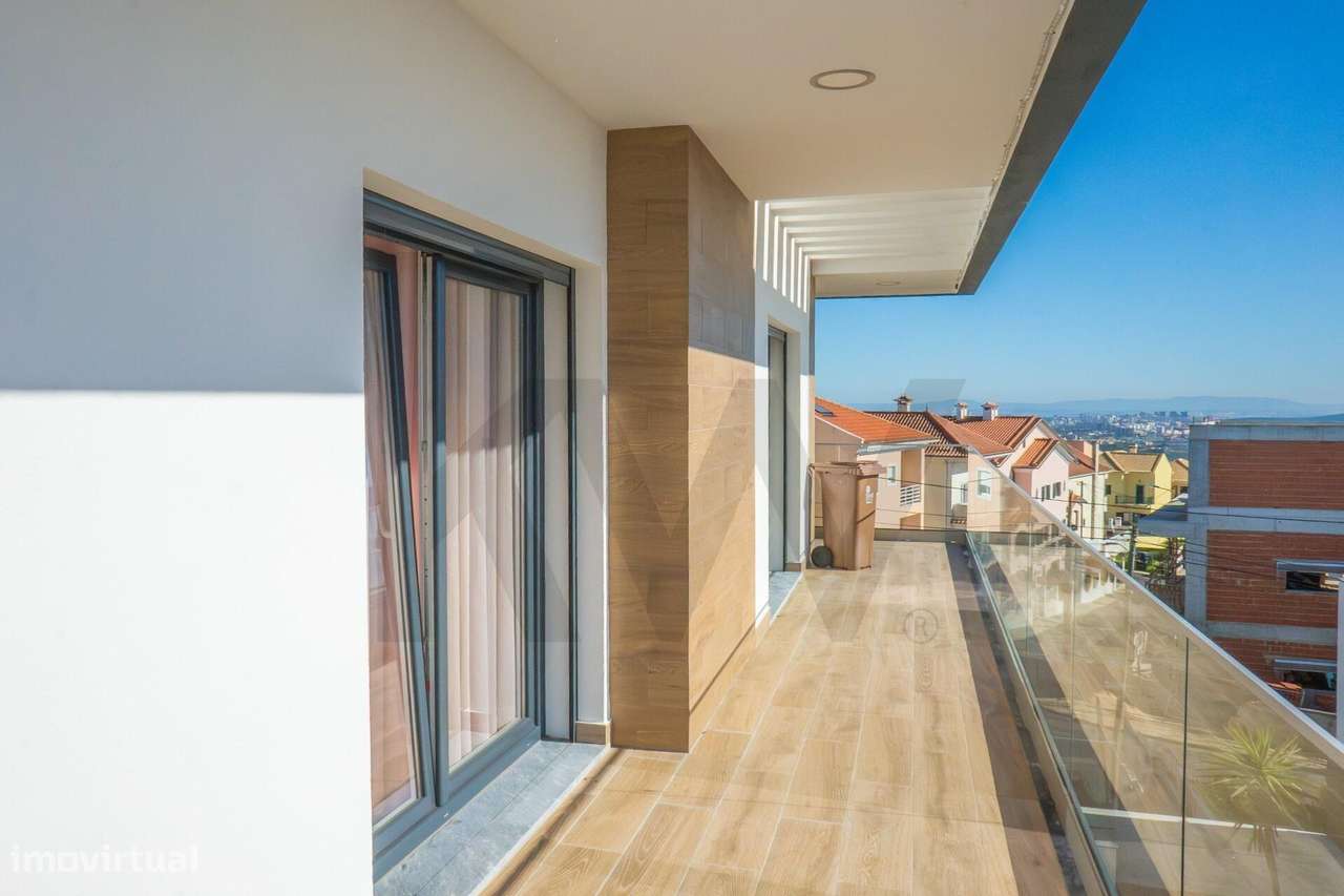 Luxo e exclusividade em Famões com vista sob Lisboa-26