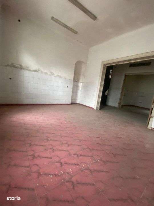 SE VINDE FOSTA CLINICA NECESITA RENOVARE IN ZONA CENTRALA FOISORUL DE - Imagine principală: 5/12