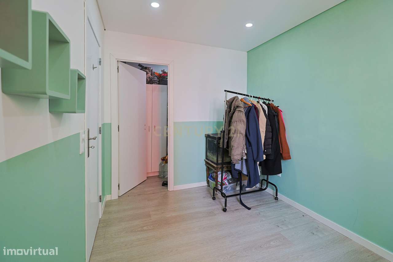 Apartamento T2 Renovado em Corroios, Seixal-14