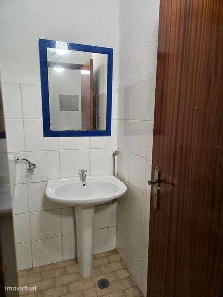 Garagem Fechada  – c/ WC, eletricidade e água Independente - Grande imagem: 4/11