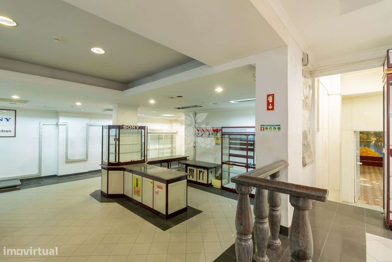 Loja situada perto das Torres de Lisboa - Grande imagem: 5/21