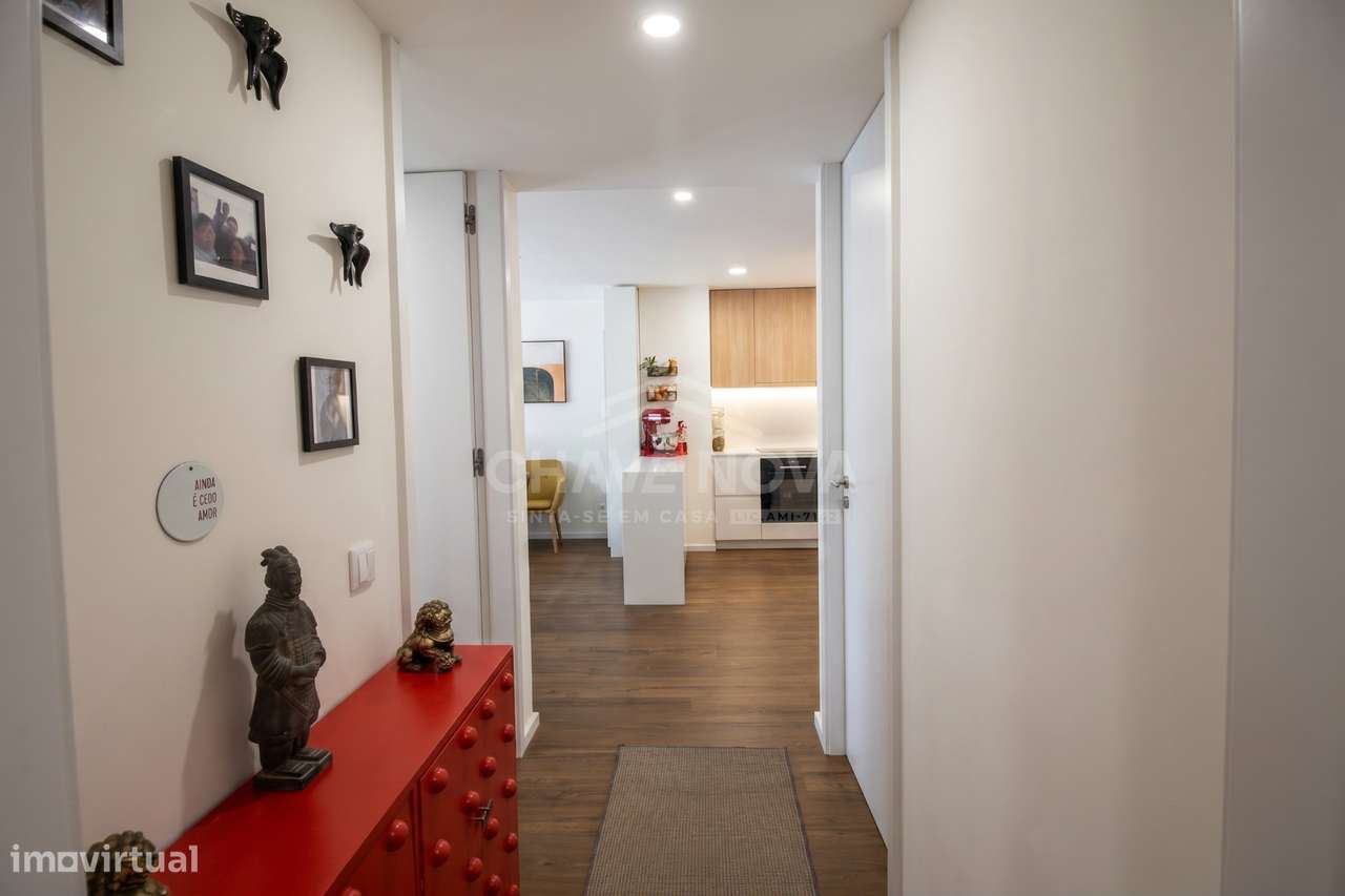T2 Como Novo c/ Terraço em Santa Marinha (Candal)-30