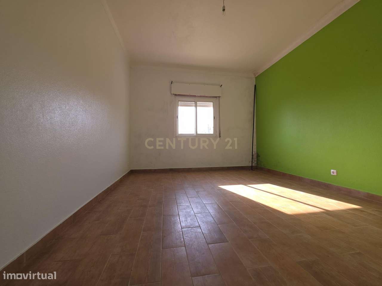 EXCELENTE INVESTIMENTO, PRÉDIO COM 3 FRAÇÕES E GARAGEM PARA 5 CARROS-51