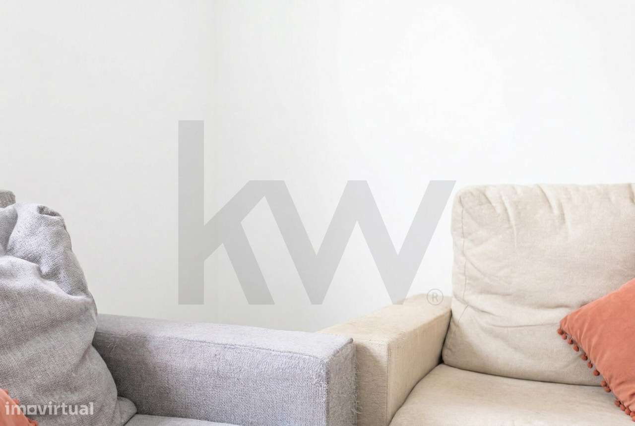 Moradia T2  com Garagem  e anexos inserida num lote de 1500 m2 de ter-9