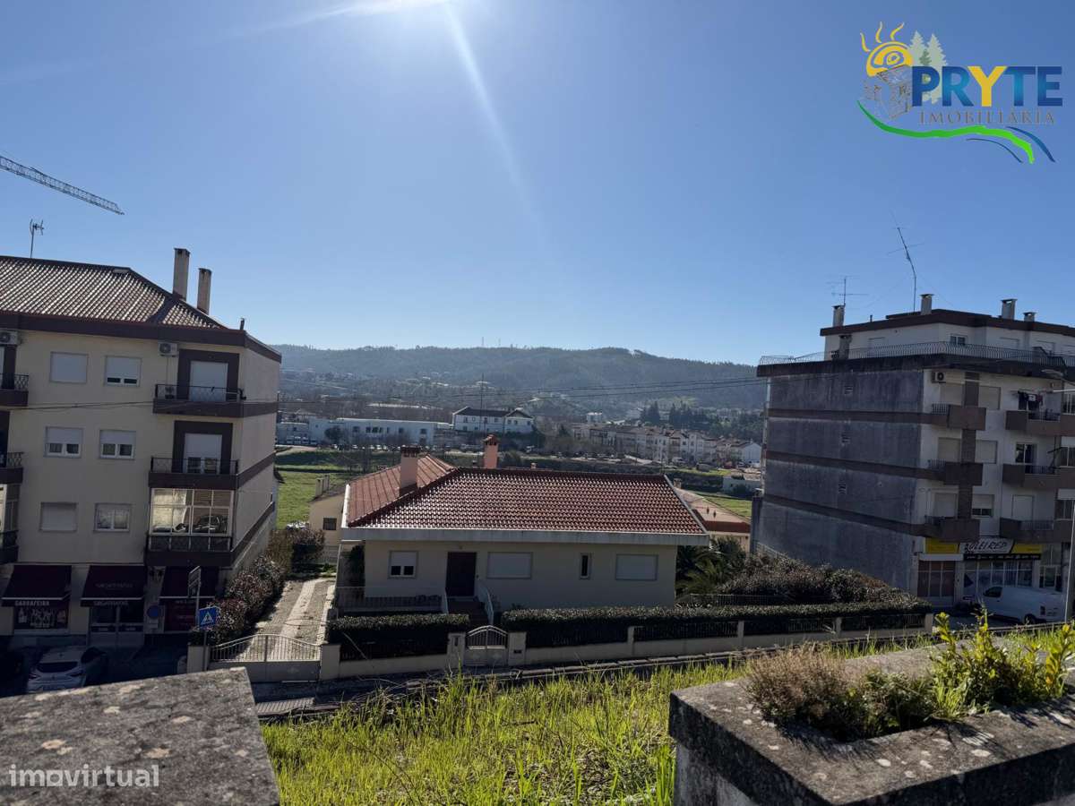 Lote para construção com área total de 755 metros quadrados na Sertã - Grande imagem: 2/17