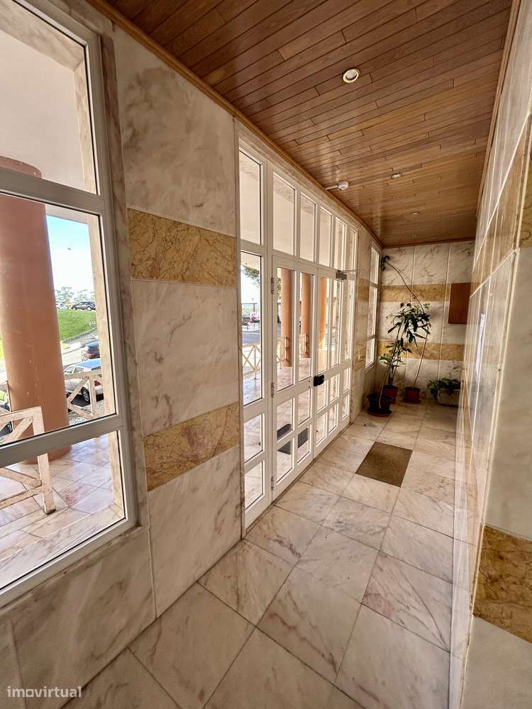 T2 com lareira e vista desafogada em todas as divisões - Grande imagem: 2/20