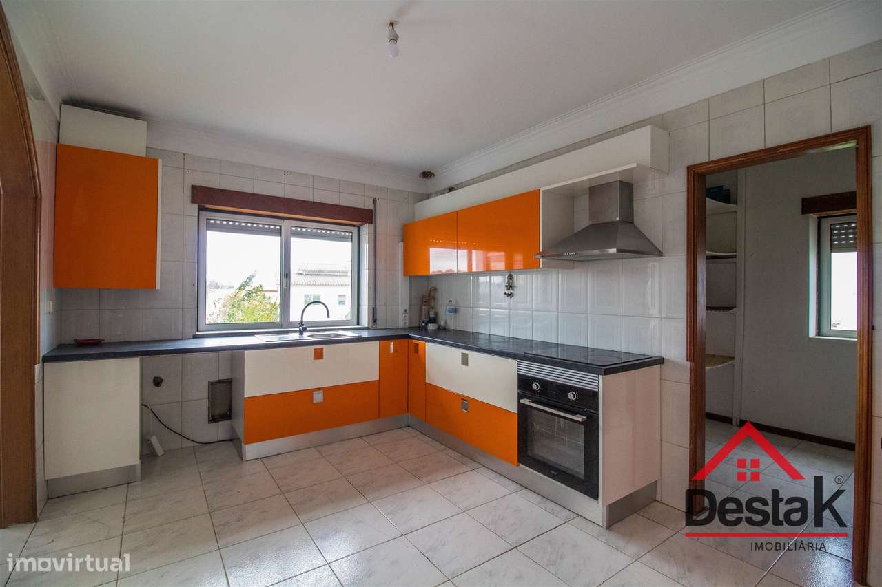 Moradia V4 com Jardim a 7 Minutos do Centro de Viseu. - Grande imagem: 2/26