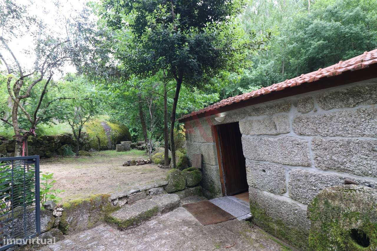 Moinho Transformado em T0 junto ao Rio – Refúgio na Natureza-13