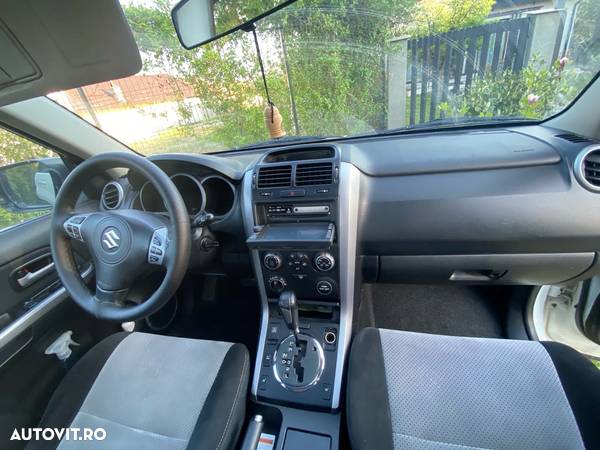 Suzuki Grand Vitara 2.0i JLX Aut - 5