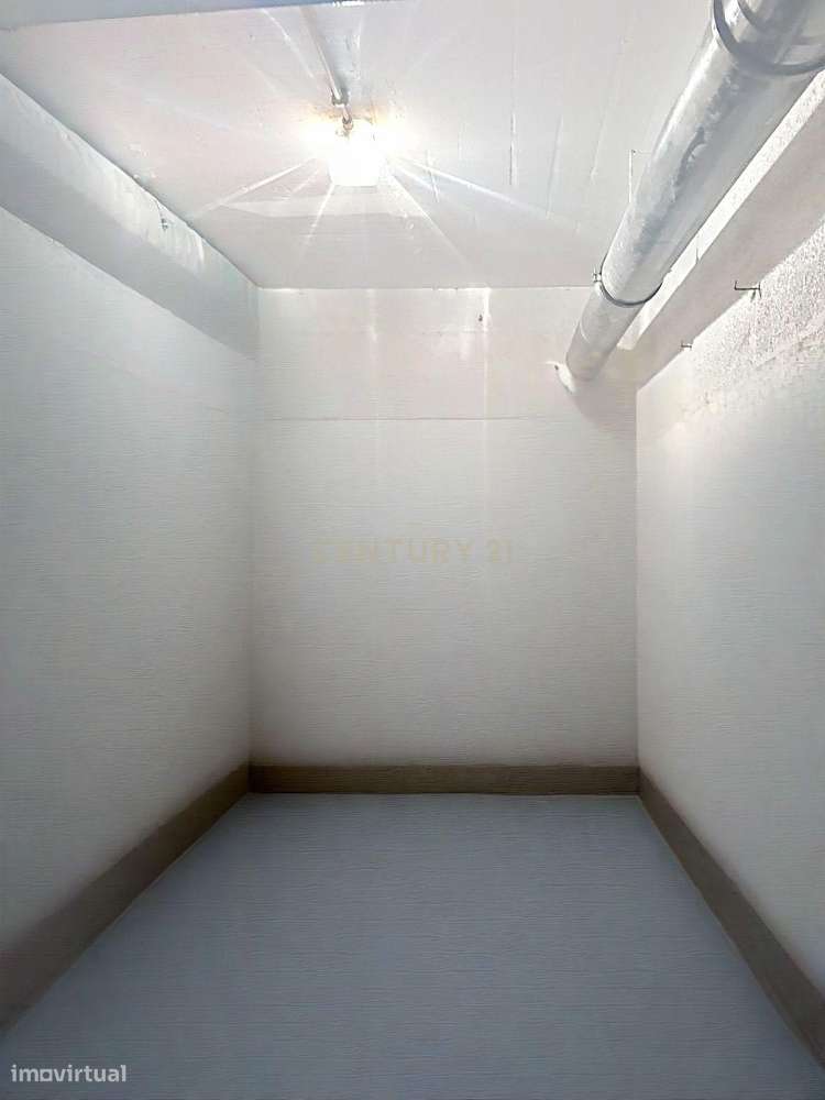 Apartamento T2 com Vista Panorâmica em Beato, com vigilância no condôm-22