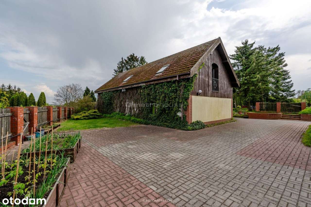 Trzy domy mieszkalne w pięknej lokalizacji-5