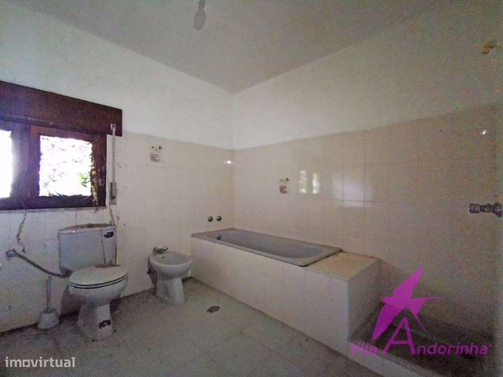 Terreno com 3.207m² e Construção Existente em Meixedo-12