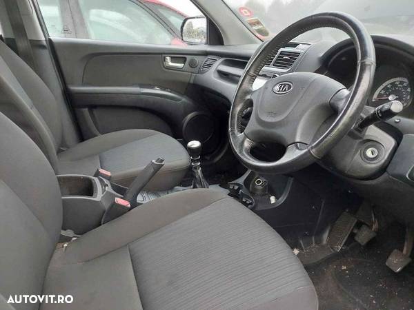 Aripa dreapta spate Kia Sportage 2009 SUV 2.0 SOHC - 6