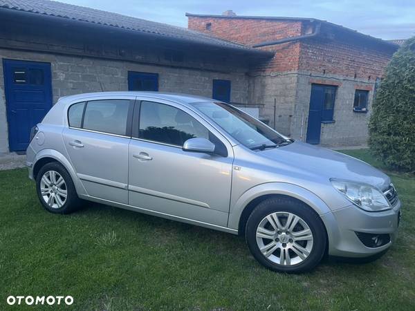 Opel Astra III 1.7 CDTI Cosmo - 4