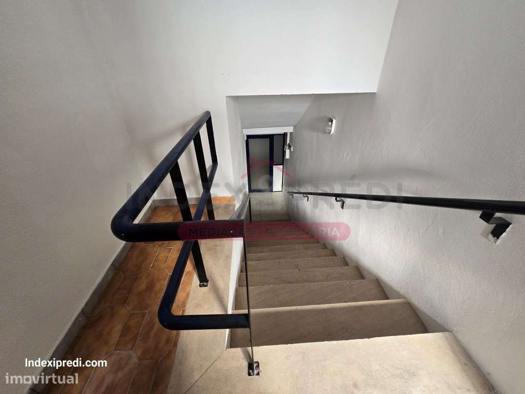 Investidores - Excelente loja com muita luz natural. - Arrendado-9