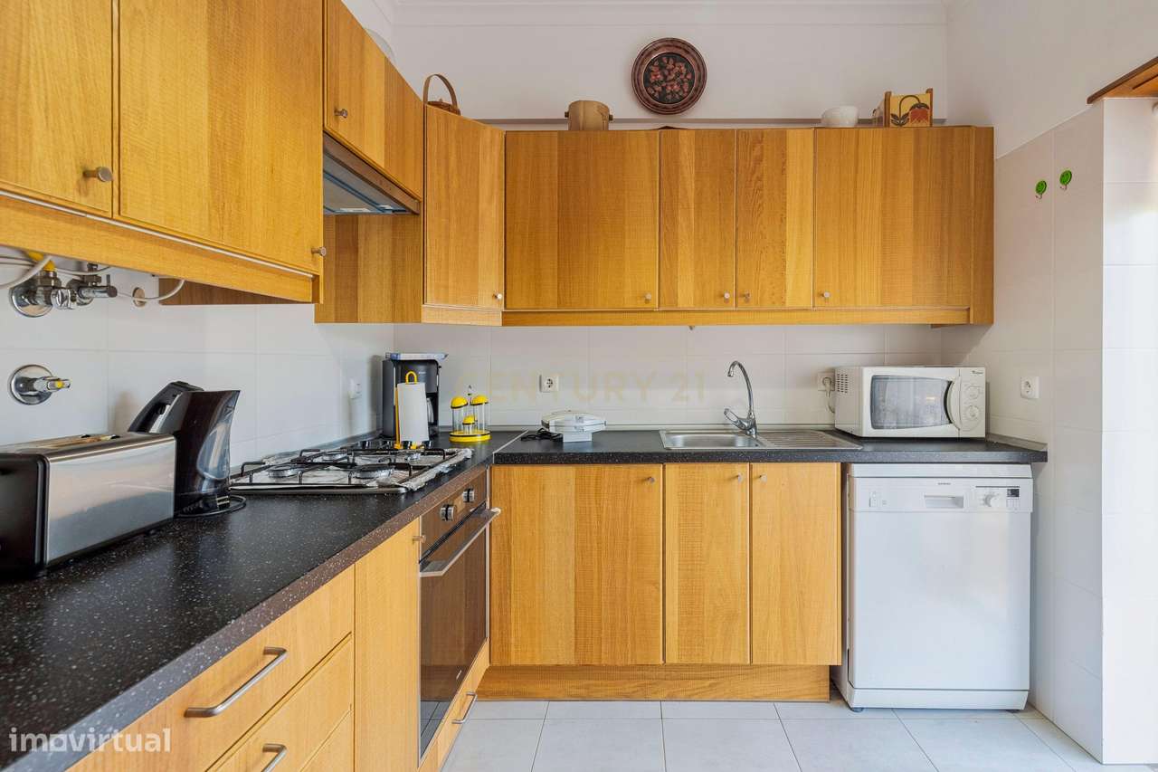 Apartamento T-1  com arrecadação na Costa da Caparica-1