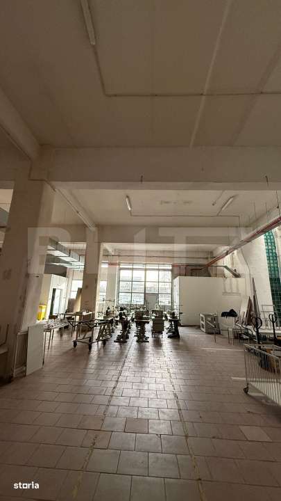 Hala cu inaltime generoasa, parter, acces asfalt - Imagine principală: 5/10