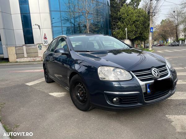 Volkswagen Jetta 1.6 Comfortline - 3