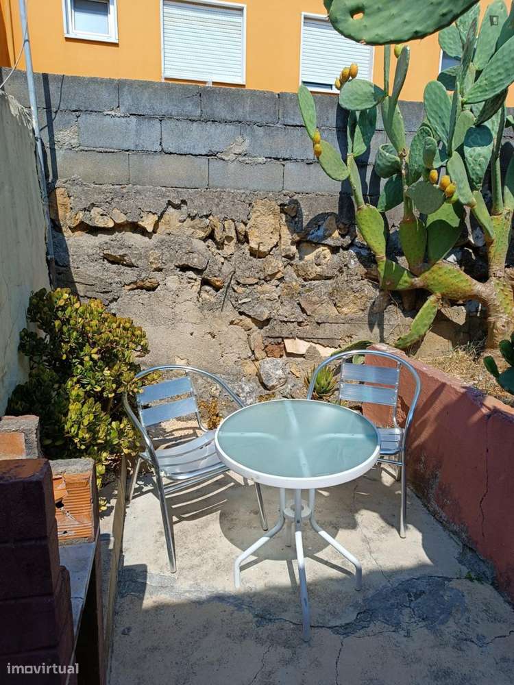 Quarto - localizado em Montarroio Coimbra - Grande imagem: 4/10